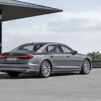 Audi A8 přijíždí zbrusu nová a narvaná technikou