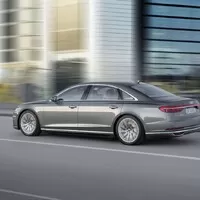 Audi A8 přijíždí zbrusu nová a narvaná technikou