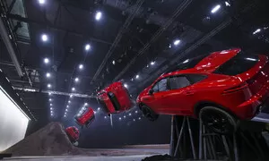 Autíčkář futurista, Novinky: Jaguar představuje nový E-Pace v elegantní „vývrtce“