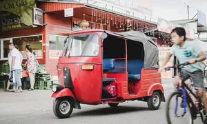 Recenze & testy: Bajaj RE Compact: Tuk tukem do Jižní Ameriky? Nebo aspoň do Malé Hanoje?