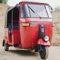 Bajaj RE Compact: Tuk tukem do Jižní Ameriky? Nebo aspoň do Malé Hanoje?