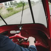 Bajaj RE Compact: Tuk tukem do Jižní Ameriky? Nebo aspoň do Malé Hanoje?