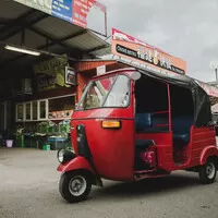Bajaj RE Compact: Tuk tukem do Jižní Ameriky? Nebo aspoň do Malé Hanoje?