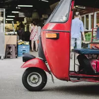 Bajaj RE Compact: Tuk tukem do Jižní Ameriky? Nebo aspoň do Malé Hanoje?