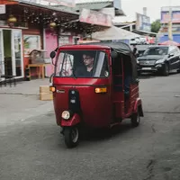 Bajaj RE Compact: Tuk tukem do Jižní Ameriky? Nebo aspoň do Malé Hanoje?