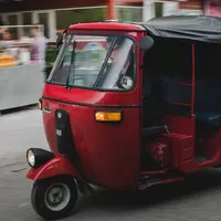 Bajaj RE Compact: Tuk tukem do Jižní Ameriky? Nebo aspoň do Malé Hanoje?