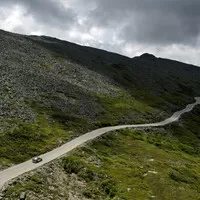 Zírejte na Travise Pastranu, letícího v závodním Subaru na Mt. Washington
