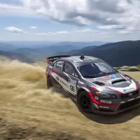 Zírejte na Travise Pastranu, letícího v závodním Subaru na Mt. Washington