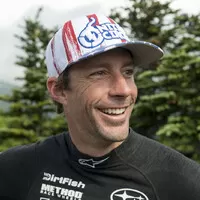 Zírejte na Travise Pastranu, letícího v závodním Subaru na Mt. Washington