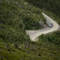 Zírejte na Travise Pastranu, letícího v závodním Subaru na Mt. Washington