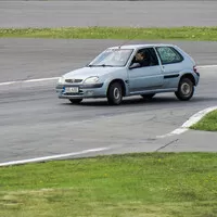 Trackday Vysoké Mýto 2017 vol. 2: Vedro, davy a boky