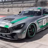 Mercedes-AMG GT4: I ty se staň závodníkem!
