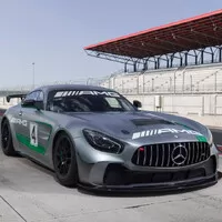Mercedes-AMG GT4: I ty se staň závodníkem!