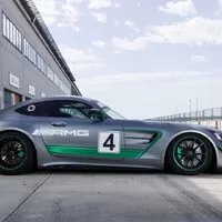Mercedes-AMG GT4: I ty se staň závodníkem!