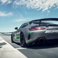 Mercedes-AMG GT4: I ty se staň závodníkem!