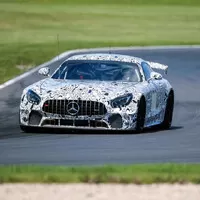 Mercedes-AMG GT4: I ty se staň závodníkem!