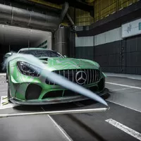 Mercedes-AMG GT4: I ty se staň závodníkem!