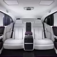 Rolls-Royce Phantom VIII přichází s hlučnými hodinami a galerií v palubní desce