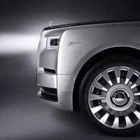 Rolls-Royce Phantom VIII přichází s hlučnými hodinami a galerií v palubní desce