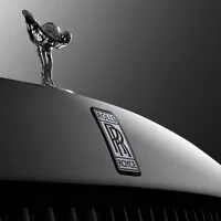 Rolls-Royce Phantom VIII přichází s hlučnými hodinami a galerií v palubní desce