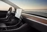 Tesla Model 3 je tady a s ní i první zahraniční recenze