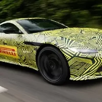 První snímky Aston Martin Vantage konečně venku