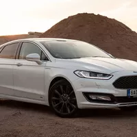 Ford Mondeo Vignale 2.0 TDCI: Američan na evropských silnicích