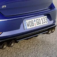 Volkswagen vytasil lehčí brzdy a titanový výfuk na Golf R