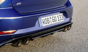 Novinky: Volkswagen vytasil lehčí brzdy a titanový výfuk na Golf R