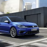 Volkswagen vytasil lehčí brzdy a titanový výfuk na Golf R