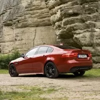 Jaguar XE 25t: Britské impérium vrací úder