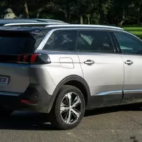 Škoda Kodiaq vs. Peugeot 5008: Rozum proti pocitům
