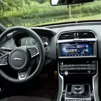 Jaguar XE 25t: Britské impérium vrací úder