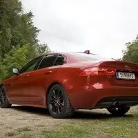 Jaguar XE 25t: Britské impérium vrací úder
