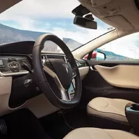 Tesla Model S: Jak se žije s elektrony?