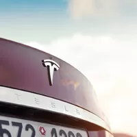 Tesla Model S: Jak se žije s elektrony?