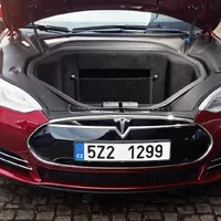 Tesla Model S: Jak se žije s elektrony?