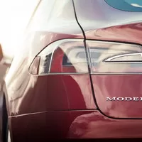 Tesla Model S: Jak se žije s elektrony?
