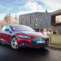 Tesla Model S: Jak se žije s elektrony?