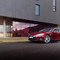 Tesla Model S: Jak se žije s elektrony?