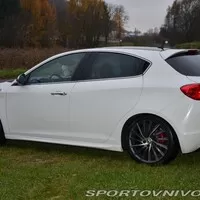 Autíčkář na lovu 05/2014 - Hot hatch speciál