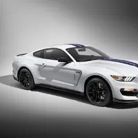 Shelby GT350: Mustang, který se Porsche nebojí