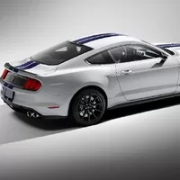 Shelby GT350: Mustang, který se Porsche nebojí