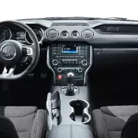 Shelby GT350: Mustang, který se Porsche nebojí
