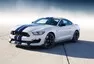 Shelby GT350: Mustang, který se Porsche nebojí