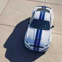 Shelby GT350: Mustang, který se Porsche nebojí