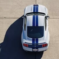 Shelby GT350: Mustang, který se Porsche nebojí