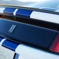 Shelby GT350: Mustang, který se Porsche nebojí