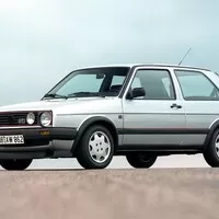 TOP10: Cool auta a uncool nástupci