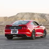 Autíčkářův týden: Volva na chůdách, turba u Porsche a pruhovaný Mustang